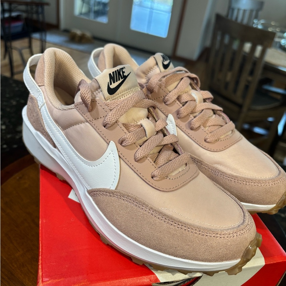 Nike Women’s Waffle Debut Particle Beige/White Shoes NWT sz 7.5 dh9523 201